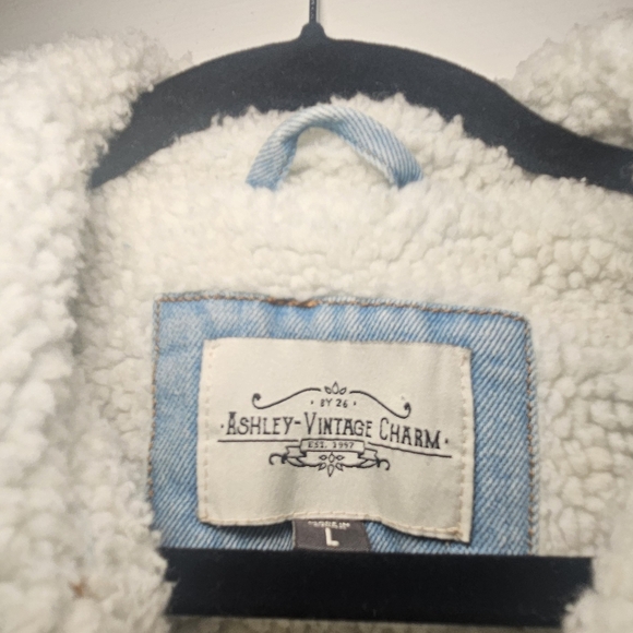 Ashley Vintage Charm Women's Light Blue Denim Jacket Sz Large - Picture 2 of 5